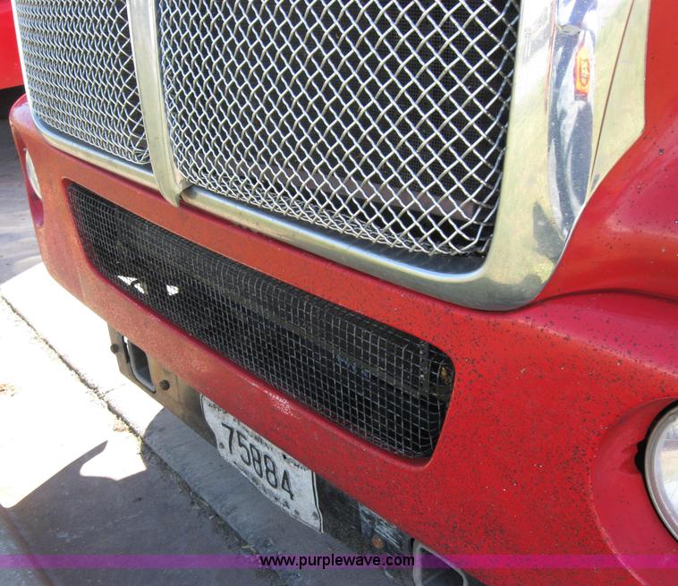 image for item 5030 2004 Kenworth T2000 semi truck