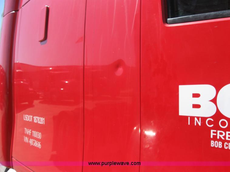 image for item 5030 2004 Kenworth T2000 semi truck