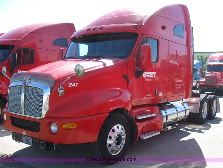 image for item 5031 2004 Kenworth T2000 semi truck