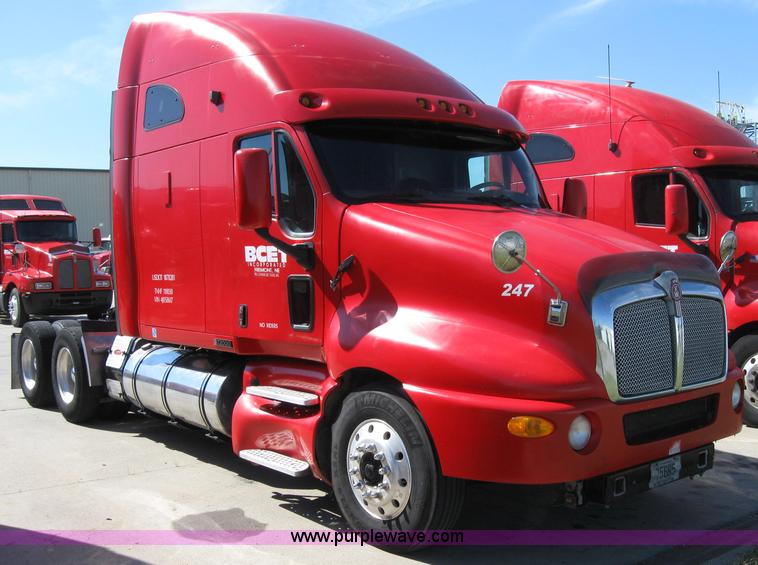 image for item 5031 2004 Kenworth T2000 semi truck