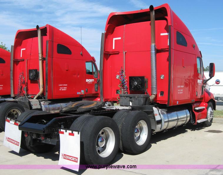 image for item 5031 2004 Kenworth T2000 semi truck