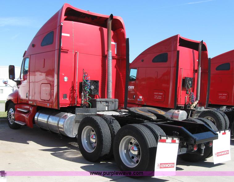 image for item 5031 2004 Kenworth T2000 semi truck