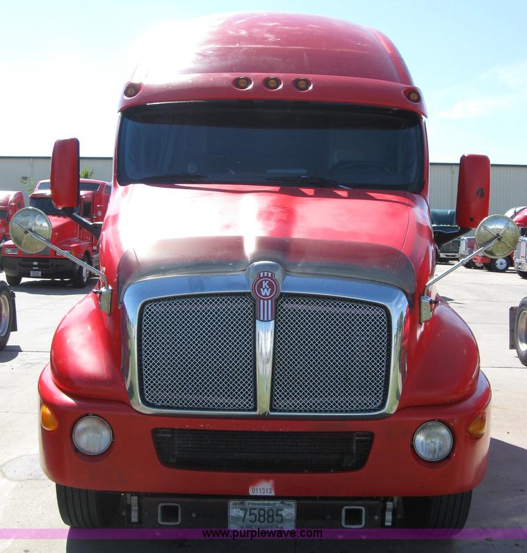 image for item 5031 2004 Kenworth T2000 semi truck