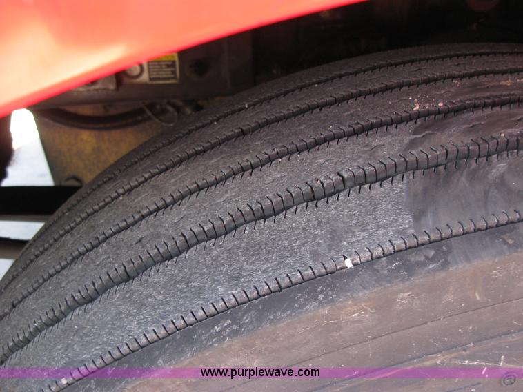 image for item 5031 2004 Kenworth T2000 semi truck