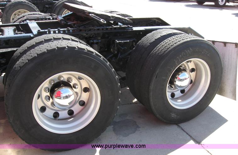 image for item 5031 2004 Kenworth T2000 semi truck