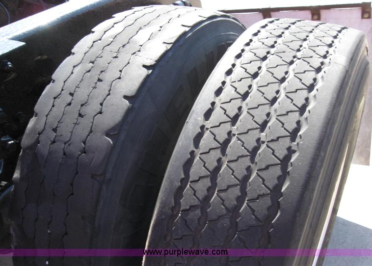 image for item 5031 2004 Kenworth T2000 semi truck