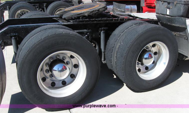 image for item 5031 2004 Kenworth T2000 semi truck