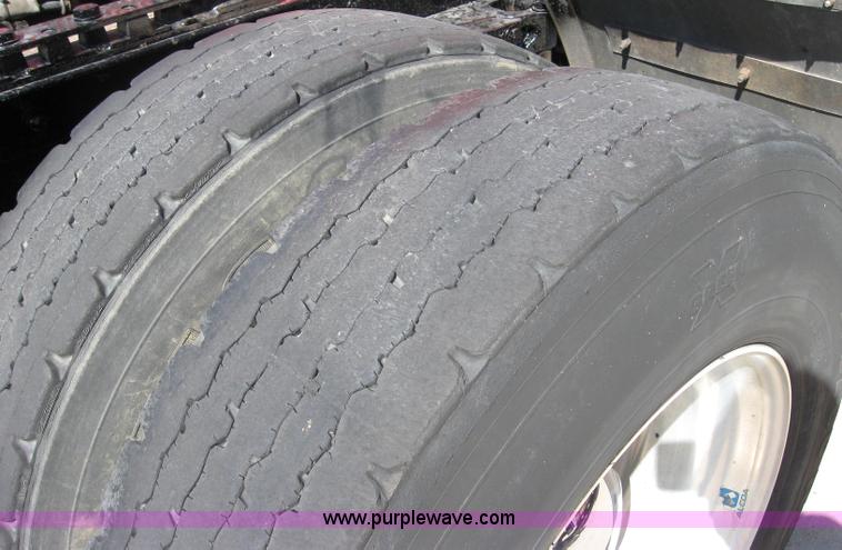 image for item 5031 2004 Kenworth T2000 semi truck