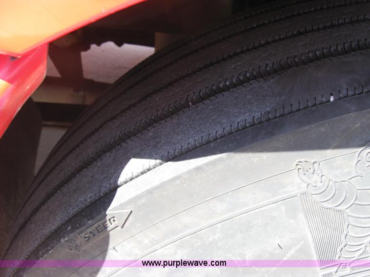 image for item 5031 2004 Kenworth T2000 semi truck