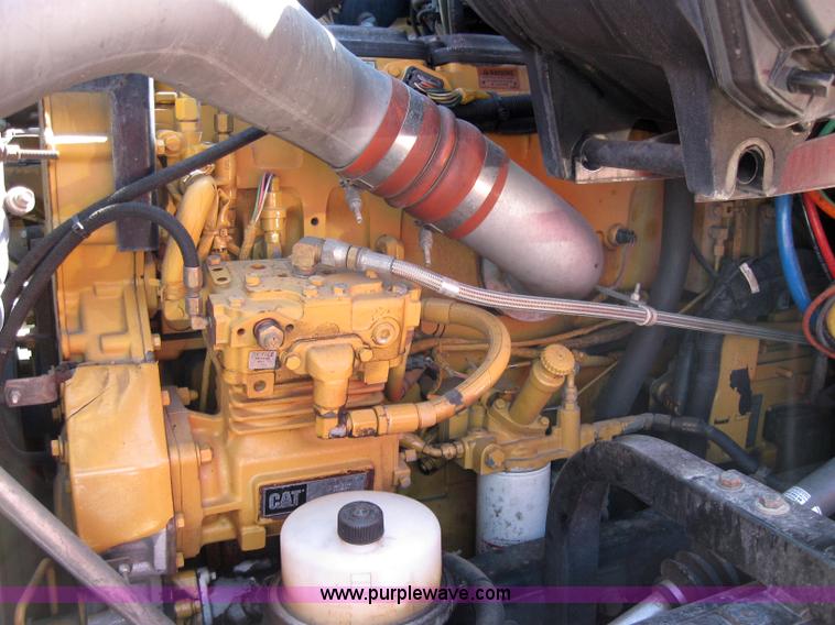 image for item 5031 2004 Kenworth T2000 semi truck