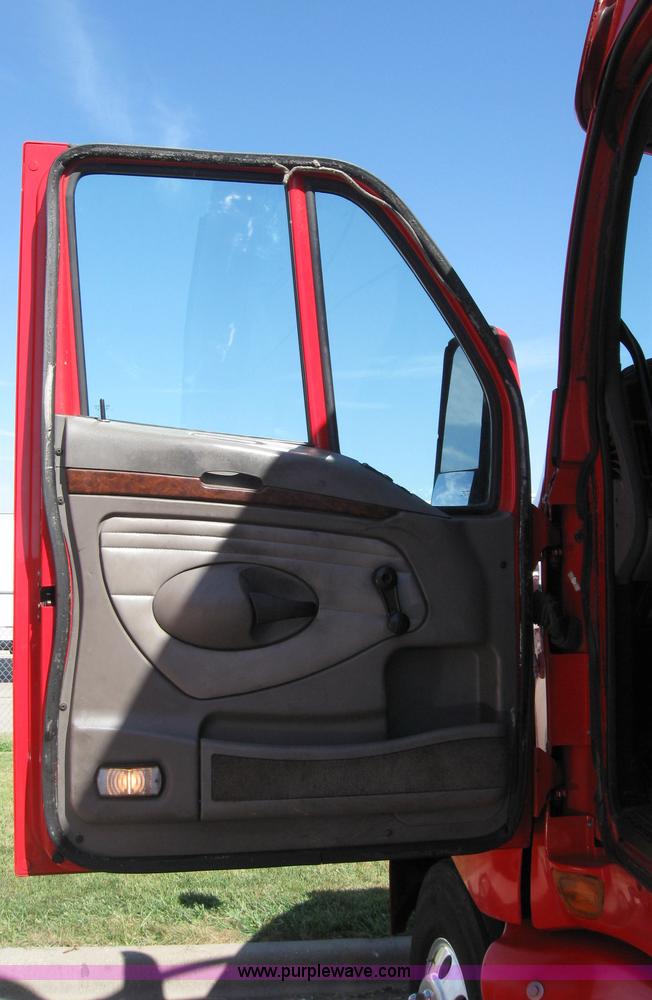 image for item 5031 2004 Kenworth T2000 semi truck