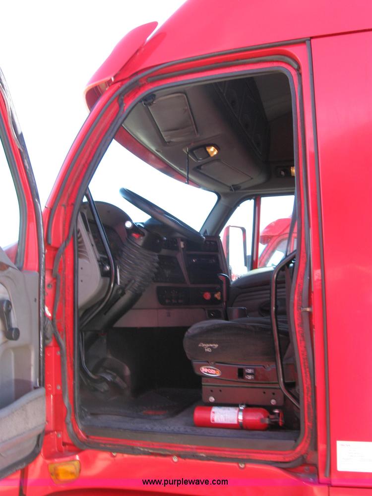 image for item 5031 2004 Kenworth T2000 semi truck