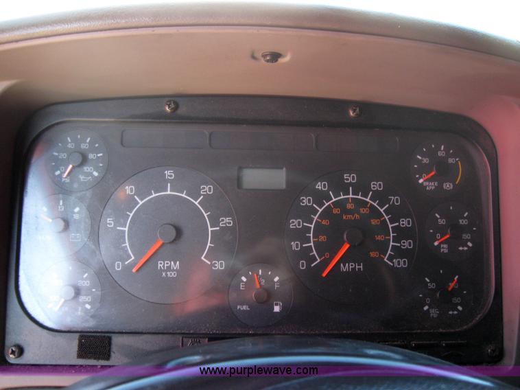 image for item 5031 2004 Kenworth T2000 semi truck