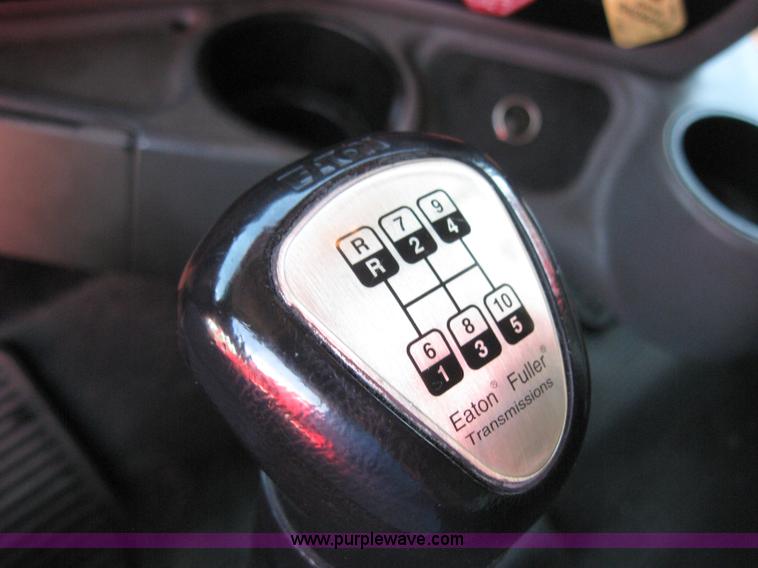 image for item 5031 2004 Kenworth T2000 semi truck