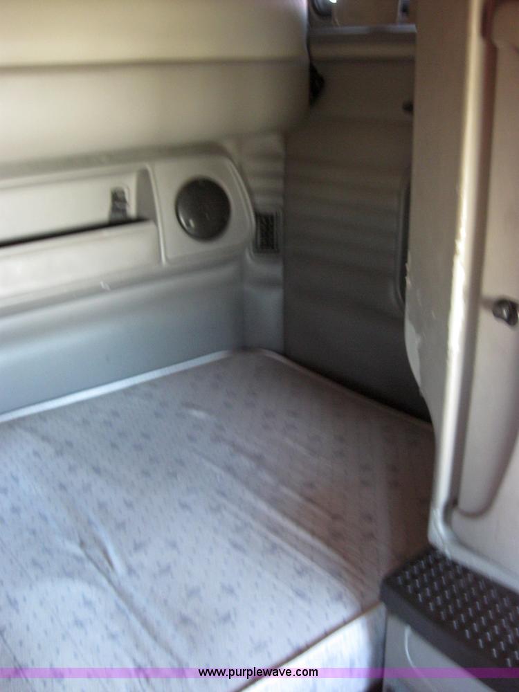 image for item 5031 2004 Kenworth T2000 semi truck