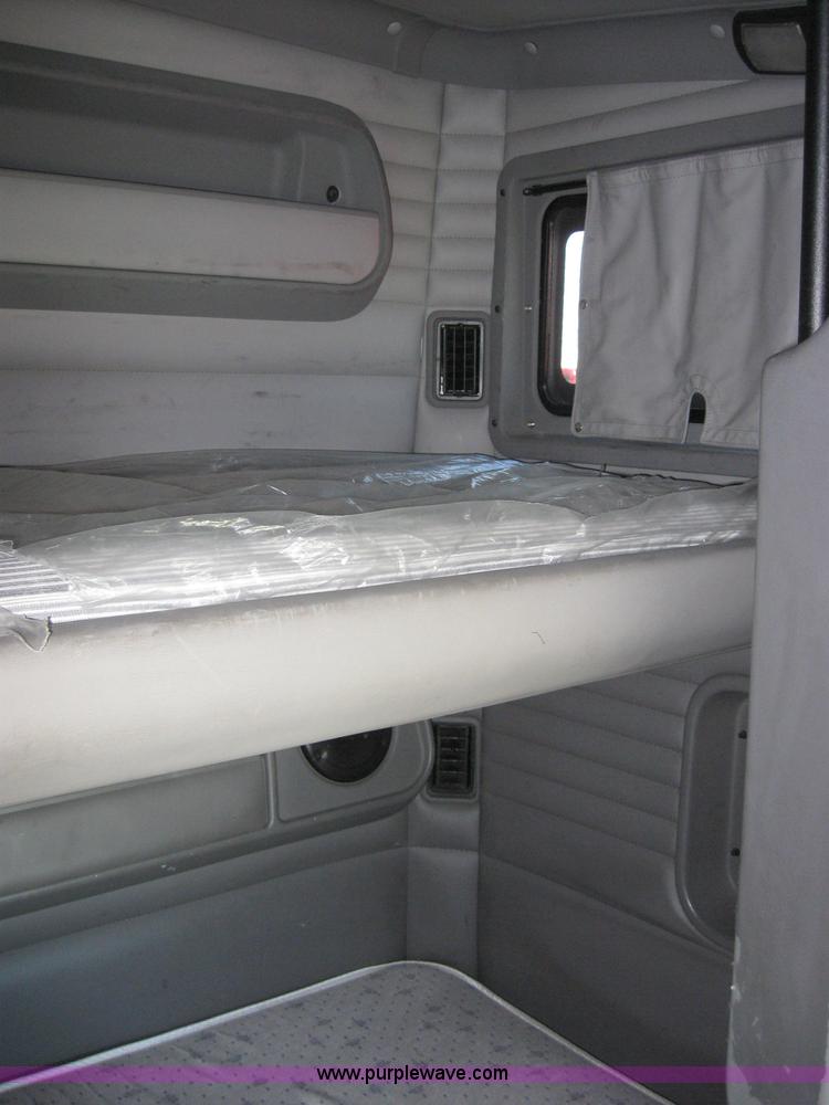 image for item 5031 2004 Kenworth T2000 semi truck