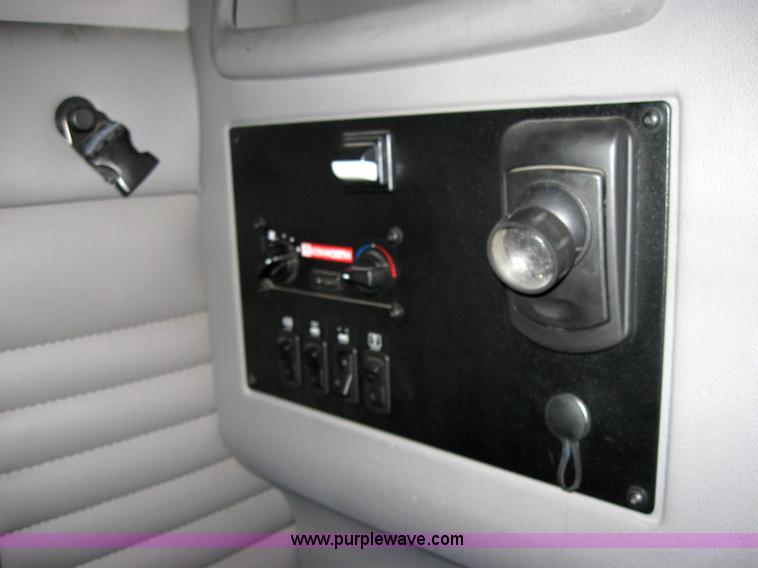 image for item 5031 2004 Kenworth T2000 semi truck