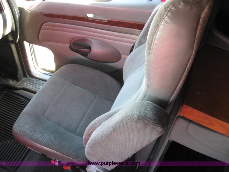 image for item 5031 2004 Kenworth T2000 semi truck