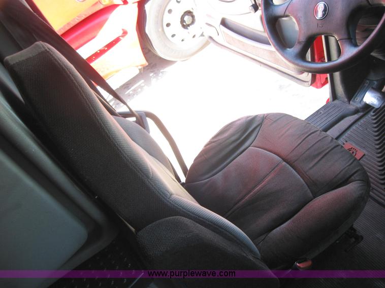 image for item 5031 2004 Kenworth T2000 semi truck