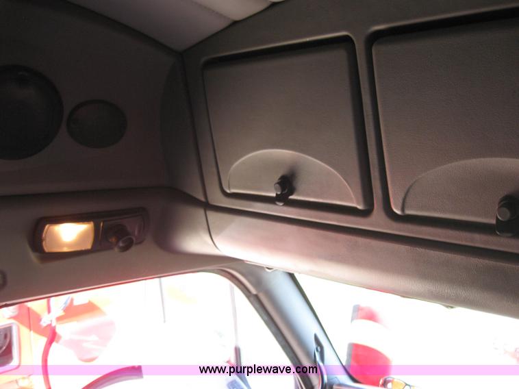 image for item 5031 2004 Kenworth T2000 semi truck