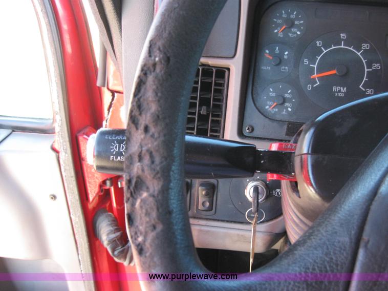 image for item 5031 2004 Kenworth T2000 semi truck