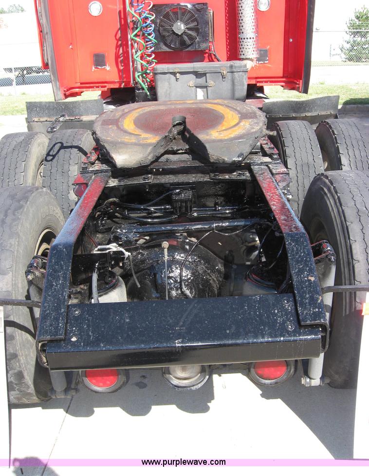 image for item 5031 2004 Kenworth T2000 semi truck