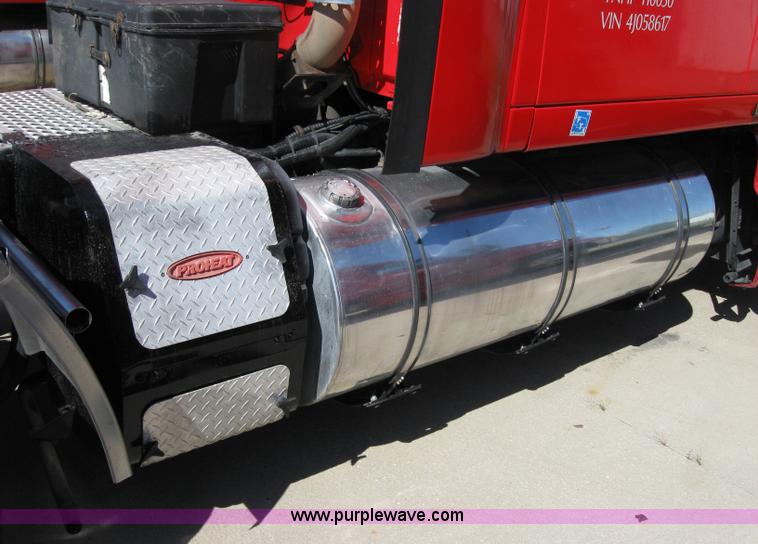 image for item 5031 2004 Kenworth T2000 semi truck