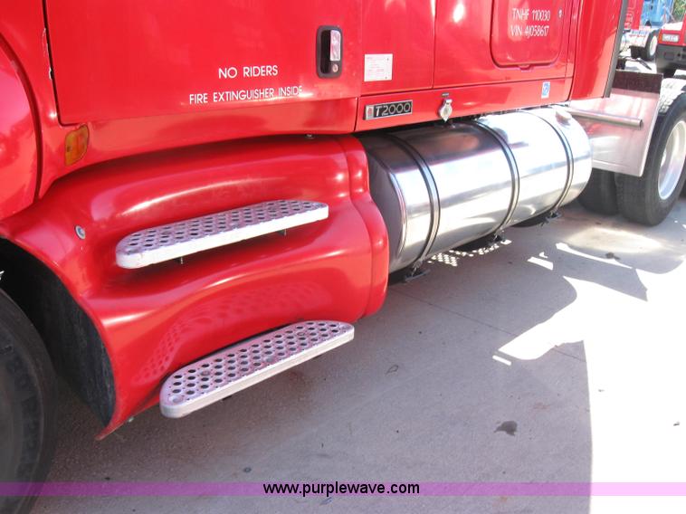 image for item 5031 2004 Kenworth T2000 semi truck