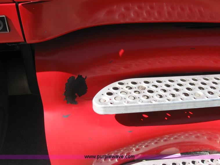 image for item 5031 2004 Kenworth T2000 semi truck