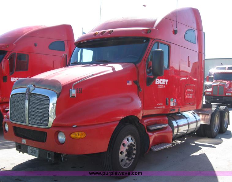 image for item 5032 2004 Kenworth T2000 semi truck