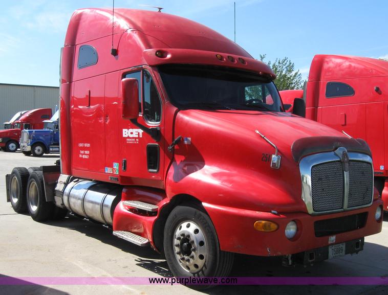 image for item 5032 2004 Kenworth T2000 semi truck