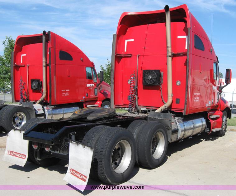 image for item 5032 2004 Kenworth T2000 semi truck