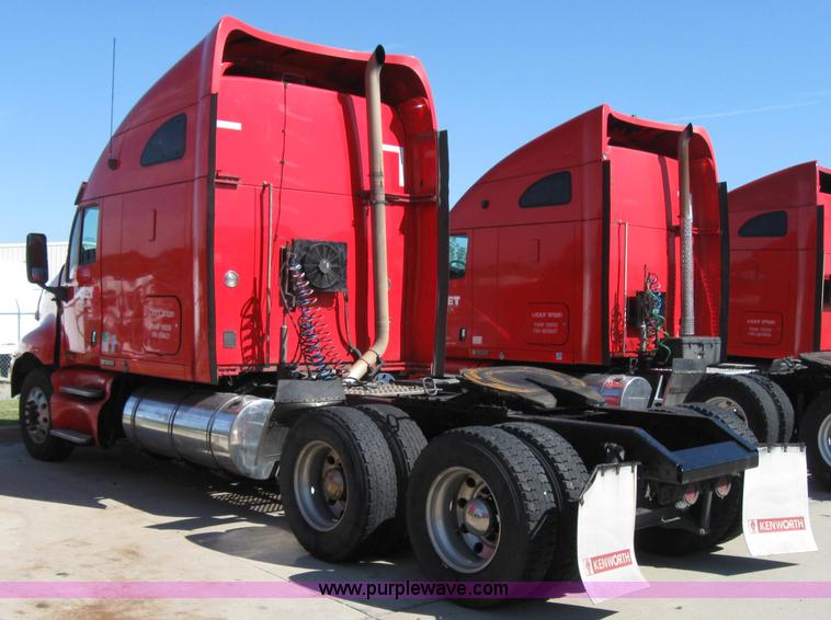 image for item 5032 2004 Kenworth T2000 semi truck