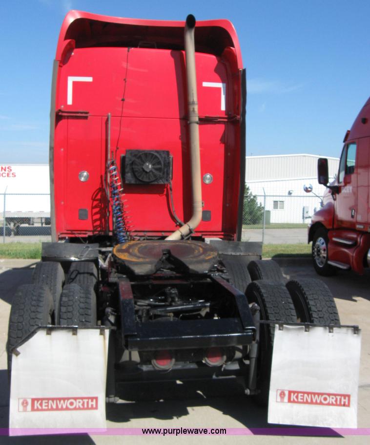 image for item 5032 2004 Kenworth T2000 semi truck