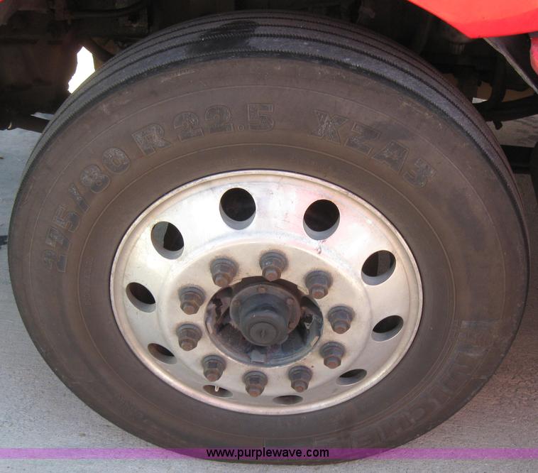 image for item 5032 2004 Kenworth T2000 semi truck