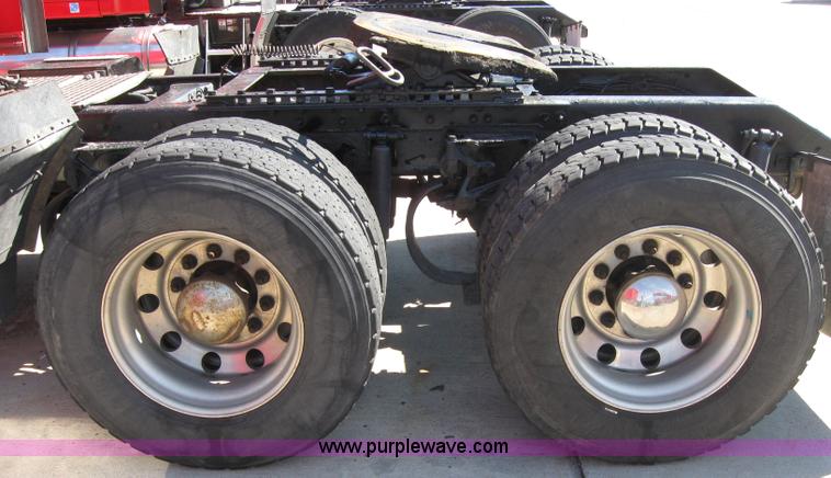 image for item 5032 2004 Kenworth T2000 semi truck