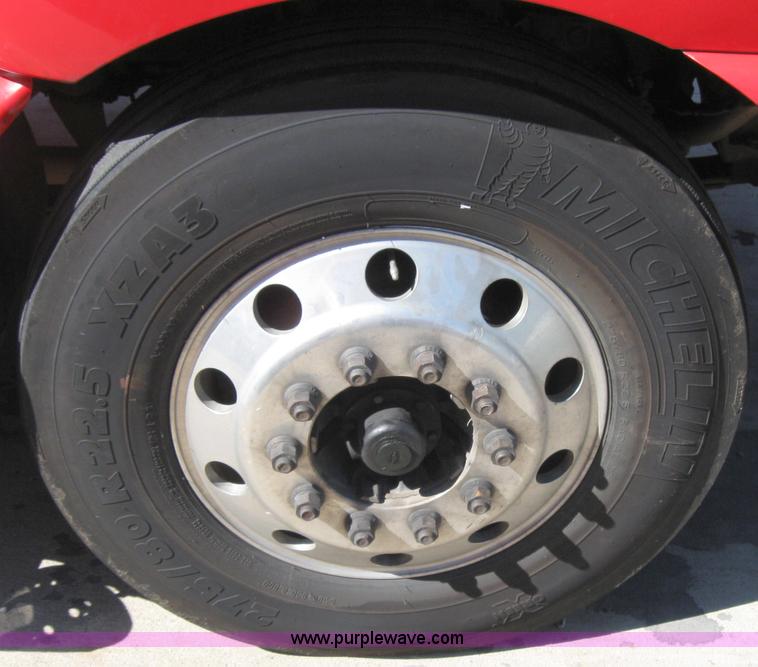 image for item 5032 2004 Kenworth T2000 semi truck