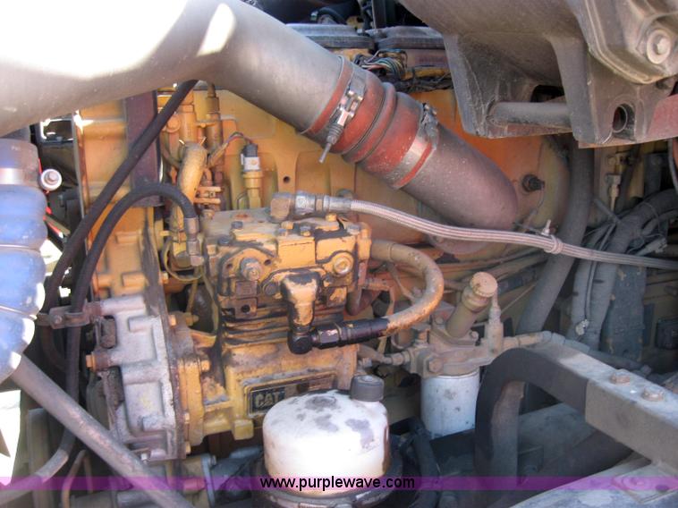 image for item 5032 2004 Kenworth T2000 semi truck