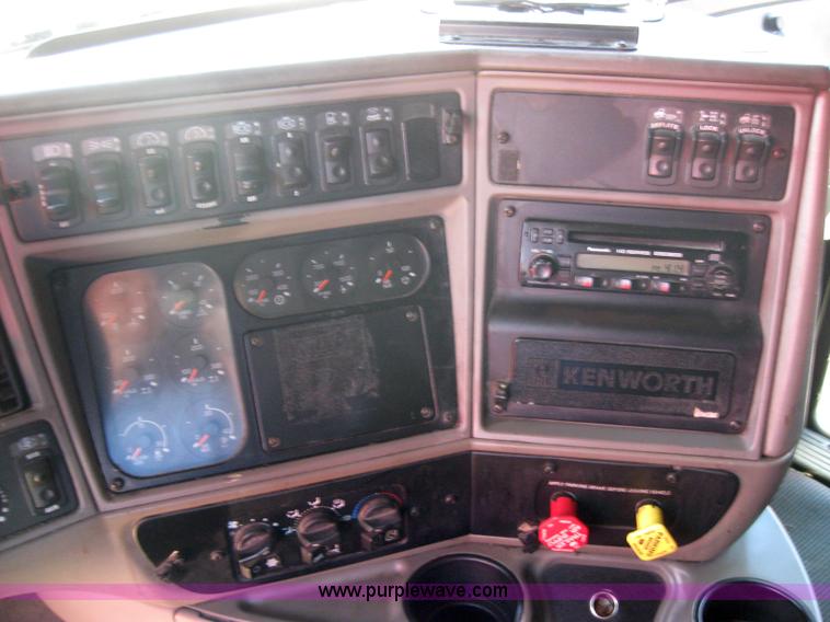 image for item 5032 2004 Kenworth T2000 semi truck