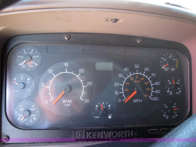 image for item 5032 2004 Kenworth T2000 semi truck