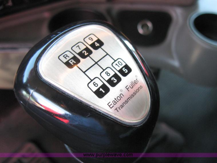 image for item 5032 2004 Kenworth T2000 semi truck