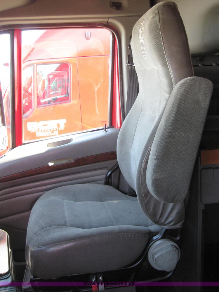 image for item 5032 2004 Kenworth T2000 semi truck