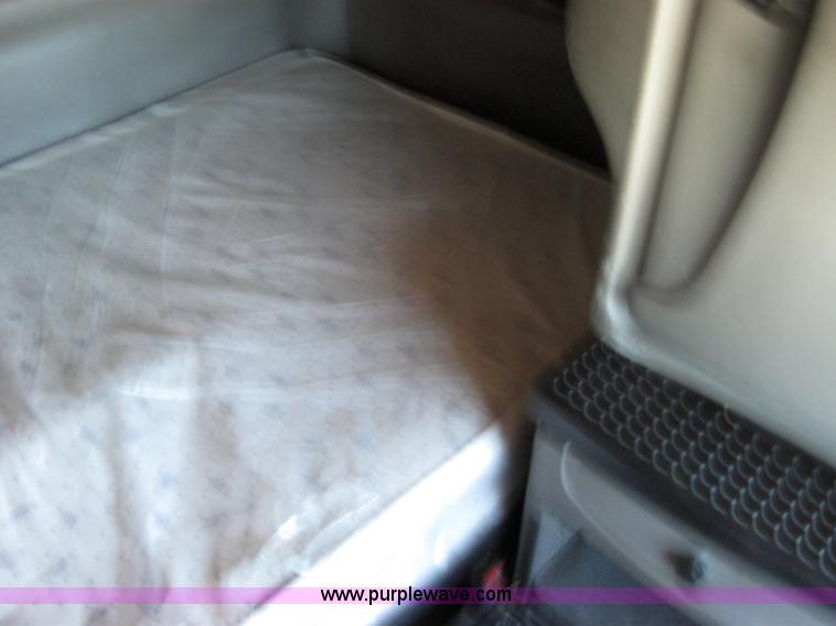 image for item 5032 2004 Kenworth T2000 semi truck