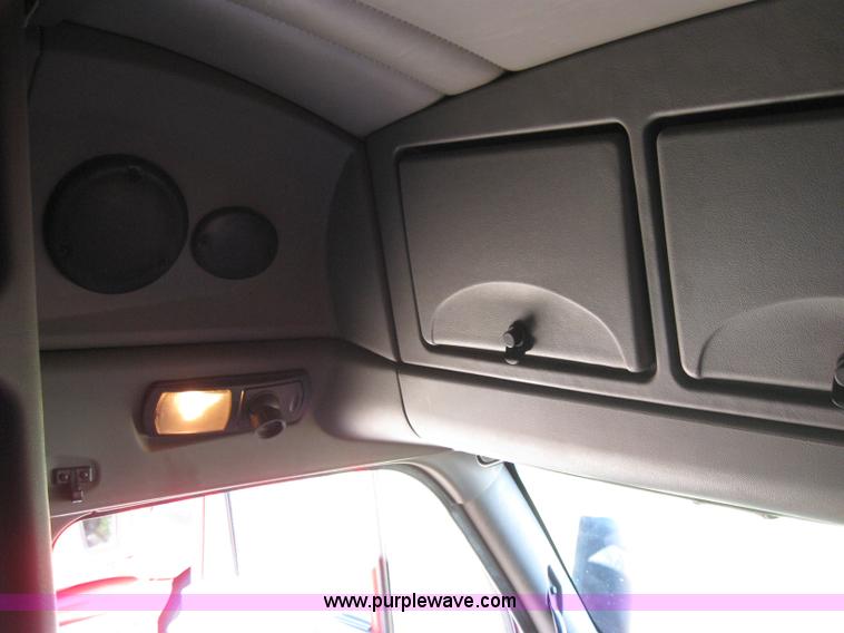 image for item 5032 2004 Kenworth T2000 semi truck