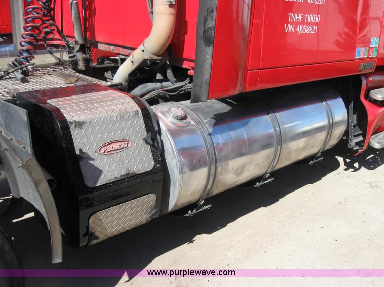 image for item 5032 2004 Kenworth T2000 semi truck