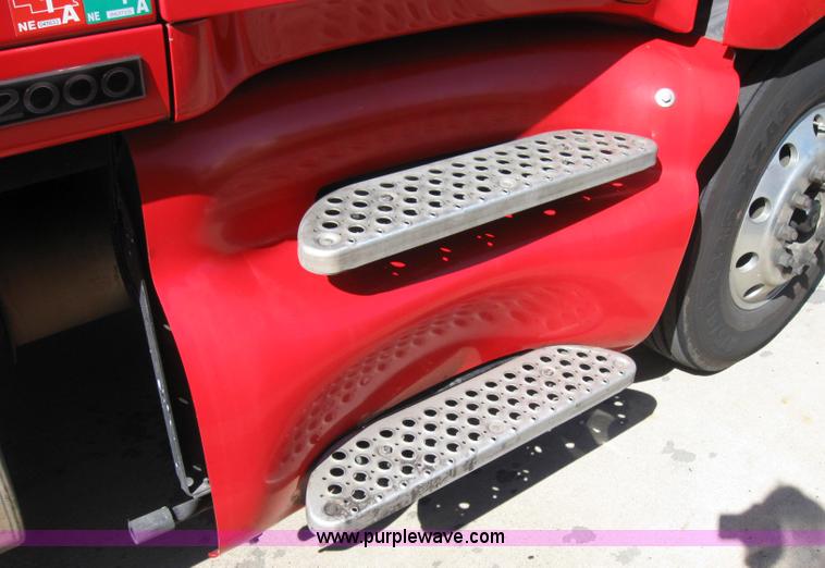 image for item 5032 2004 Kenworth T2000 semi truck