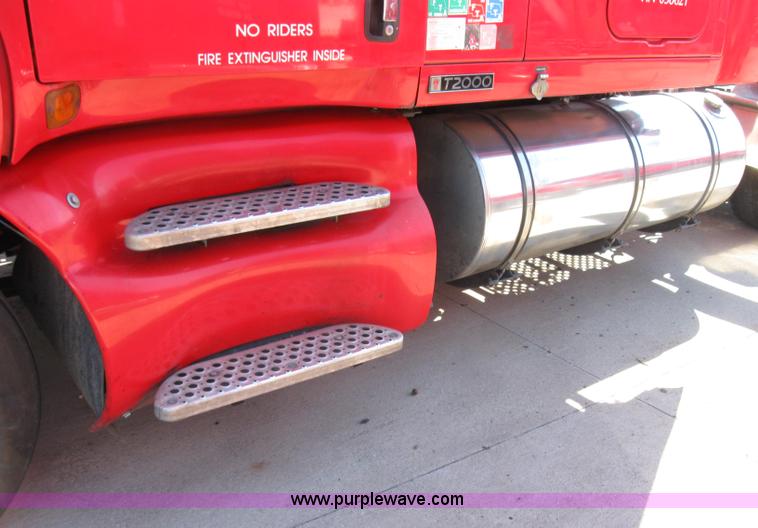 image for item 5032 2004 Kenworth T2000 semi truck