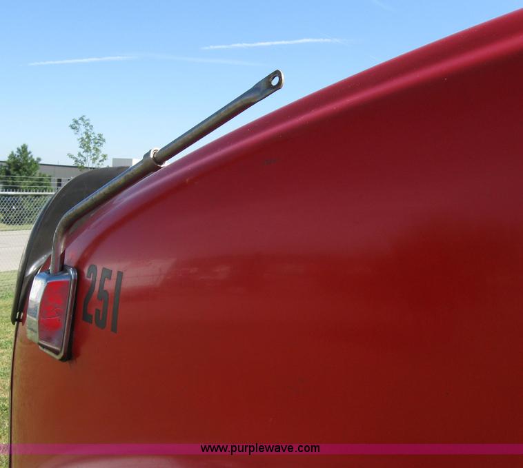 image for item 5032 2004 Kenworth T2000 semi truck