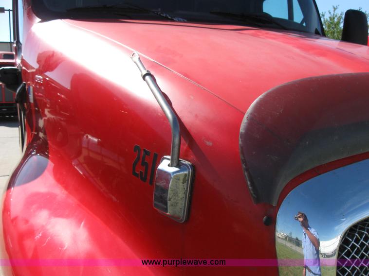 image for item 5032 2004 Kenworth T2000 semi truck