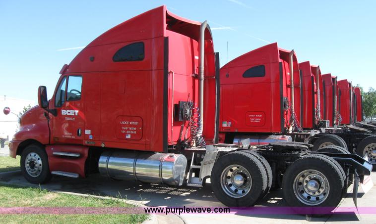 image for item 5033 2004 Kenworth T2000 semi truck